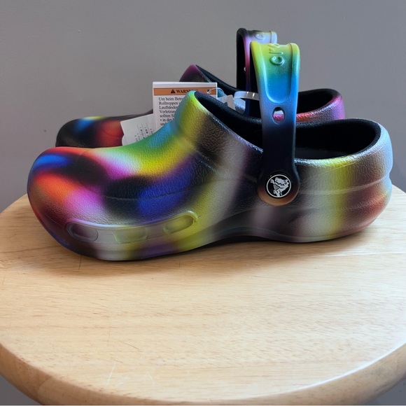 Crocs Bistro Graphic Slip Resistant Clog Neon Tie Dye Work Women’s 6 Men’s 4 NEW - Picture 2 of 10